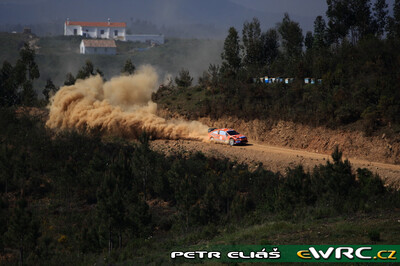 Henning Solberg - Cato Menkerud
43º Vodafone Rally de Portugal 2009. Ford Focus RS WRC '08 (EU07 SUF). Clasificado 5º.
Stobart VK Ford Rally Team

Del 2 al 5 de Abril, Faro.
Superficie: tierra.

El Rally tenia un total de 1164.99 km de los que 361.36 km divididos en 3 etapas y18 tramos eran cronometrados.

Tomaron la salida 70 equipos, finalizaron 41.

© Petr Eliáš
@@
Palabras clave: ;Ford;Focus;WRC;Portugal;2009