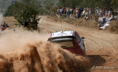 Conrad Rautenbach - Daniel Barritt
56º Acropolis Rally of Greece 2009. Citröen C4 WRC (AA-655-VF). Clasificado 5º.

Del 11 al 14 de Junio, Loutraki, Grecia.
Superficie: tierra.

El Rally tenia un total de 1178.17 Km de los que 371.02 Km divididos en 17 tramos eran especiales (2 de ellas fueron canceladas SS3 Evangelistria de 21.03 Km y SS16 Loutraki 2 de 8.98 Km).

Se inscribieron 47 equipos, tomaron la salida 45, finalizaron 33.

© Petr Sagner
@
Palabras clave: Citroen;WRC;Acropolis;Grecia;2009