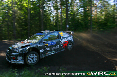 Matti Rantanen - Mikko Lukka
59º Neste Oil Rally Finland 2009. Ford Focus RS WRC '08 (EU07 SSZ). Clasificado 5º.
Munchi's Ford WRT

Del 30 de Julio al 2 de Agosto, Jyväskylä, Finlandia.
Superficie: tierra.

El Rally tenía un total de 1449.61 km de los que 345 Km divididos en 23 tramos eran especiales.

Tomaron la salida 90 equipos, finalizaron 60.

© Monica Parisotto
@
Palabras clave: Ford;Focus;WRC;Finlandia;2009