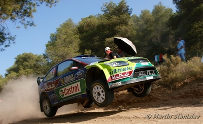 Khalid  Al-Qassimi - Michael Orr
56º Acropolis Rally of Greece 2009. Ford Focus RS WRC 08 (EU07 SSZ). Clasificado 6º.

Del 11 al 14 de Junio, Loutraki, Grecia.
Superficie: tierra.

El Rally tenia un total de 1178.17 Km de los que 371.02 Km divididos en 17 tramos eran especiales (2 de ellas fueron canceladas SS3 Evangelistria de 21.03 Km y SS16 Loutraki 2 de 8.98 Km).

Se inscribieron 47 equipos, tomaron la salida 45, finalizaron 33.

© Martin Stanislav
@
Palabras clave: Ford;Focus;Acropolis;Grecia;2009