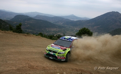 Khalid  Al-Qassimi - Michael Orr
56º Acropolis Rally of Greece 2009. Ford Focus RS WRC 08 (EU07 SSZ). Clasificado 6º.

Del 11 al 14 de Junio, Loutraki, Grecia.
Superficie: tierra.

El Rally tenia un total de 1178.17 Km de los que 371.02 Km divididos en 17 tramos eran especiales (2 de ellas fueron canceladas SS3 Evangelistria de 21.03 Km y SS16 Loutraki 2 de 8.98 Km).

Se inscribieron 47 equipos, tomaron la salida 45, finalizaron 33.

© Petr Sagner
@
Palabras clave: Ford;Focus;Acropolis;Grecia;2009
