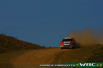 Federico Villagra - José Luis Díaz
43º Vodafone Rally de Portugal 2009. Ford Focus RS WRC '08. Clasificado 7º.
Munchi's Ford WRT

Del 2 al 5 de Abril, Faro.
Superficie: tierra.

El Rally tenia un total de 1164.99 km de los que 361.36 km divididos en 3 etapas y18 tramos eran cronometrados.

Tomaron la salida 70 equipos, finalizaron 41.

© Monica Parisotto
@@
Palabras clave: Ford;Focus;WRC;Portugal;2009