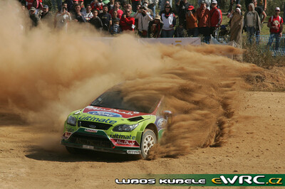 Khalid Al-Qassimi - Michael Orr
43º Vodafone Rally de Portugal 2009. Ford Focus RS WRC '08 (EU07 SSZ). Clasificado 8º.
BP Ford Abu Dhabi WRT

Del 2 al 5 de Abril, Faro.
Superficie: tierra.

El Rally tenia un total de 1164.99 km de los que 361.36 km divididos en 3 etapas y18 tramos eran cronometrados.

Tomaron la salida 70 equipos, finalizaron 41.

© Luboš Kubele
@@
Palabras clave: Ford;Focus;WRC;Portugal;2009