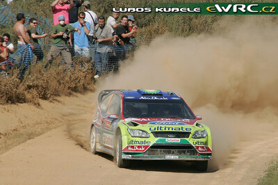Khalid Al-Qassimi - Michael Orr
43º Vodafone Rally de Portugal 2009. Ford Focus RS WRC '08 (EU07 SSZ). Clasificado 8º.
BP Ford Abu Dhabi WRT

Del 2 al 5 de Abril, Faro.
Superficie: tierra.

El Rally tenia un total de 1164.99 km de los que 361.36 km divididos en 3 etapas y18 tramos eran cronometrados.

Tomaron la salida 70 equipos, finalizaron 41.

© Luboš Kubele
@@
Palabras clave: Ford;Focus;WRC;Portugal;2009