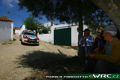 Armindo Araújo - Miguel Ramalho
43º Vodafone Rally de Portugal 2009. Mitsubishi Lancer Evo IX. Clasificado 9º.
Ralliart Italia

Del 2 al 5 de Abril, Faro.
Superficie: tierra.

El Rally tenia un total de 1164.99 km de los que 361.36 km divididos en 3 etapas y18 tramos eran cronometrados.

Tomaron la salida 70 equipos, finalizaron 41.

© Monica Parisotto
@@
Palabras clave: Mitsubishi;Lancer;Portugal;2009