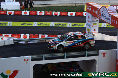 Armindo Araújo - Miguel Ramalho
43º Vodafone Rally de Portugal 2009. Mitsubishi Lancer Evo IX. Clasificado 9º.
Ralliart Italia

Del 2 al 5 de Abril, Faro.
Superficie: tierra.

El Rally tenia un total de 1164.99 km de los que 361.36 km divididos en 3 etapas y18 tramos eran cronometrados.

Tomaron la salida 70 equipos, finalizaron 41.

© Petr Eliáš
@@
Palabras clave: Mitsubishi;Lancer;Portugal;2009