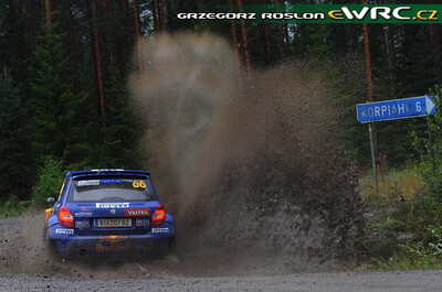 Juho Hänninen - Mikko Markkula
59º Neste Oil Rally Finland 2009. Skoda Fabia S2000 (KI-207-BZ). Clasificado 10º.

Del 30 de Julio al 2 de Agosto, Jyväskylä, Finlandia.
Superficie: tierra.

El Rally tenía un total de 1449.61 km de los que 345 Km divididos en 23 tramos eran especiales.

Tomaron la salida 90 equipos, finalizaron 60.

© Greg Roslon
@@
Palabras clave: Skoda;Fabia;Finlandia;2009