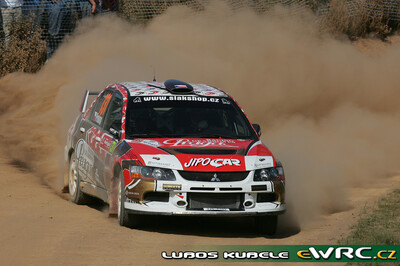 Martin Prokop - Jan Tománek
43º Vodafone Rally de Portugal 2009. Mitsubishi Lancer Evo IX. Clasificado 10º.

Del 2 al 5 de Abril, Faro.
Superficie: tierra.

El Rally tenia un total de 1164.99 km de los que 361.36 km divididos en 3 etapas y18 tramos eran cronometrados.

Tomaron la salida 70 equipos, finalizaron 41.

© Luboš Kubele
@@
