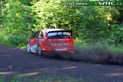 Federico Villagra - Jorge Perez Companc
59º Neste Oil Rally Finland 2009. Ford Focus RS WRC '08 (EU07 SUF). Clasificado 11º.
Munchi's Ford WRT

Del 30 de Julio al 2 de Agosto, Jyväskylä, Finlandia.
Superficie: tierra.

El Rally tenía un total de 1449.61 km de los que 345 Km divididos en 23 tramos eran especiales.

Tomaron la salida 90 equipos, finalizaron 60.

© Timo Anis
@@
Palabras clave: Ford;Focus;WRC;Finlandia;2009