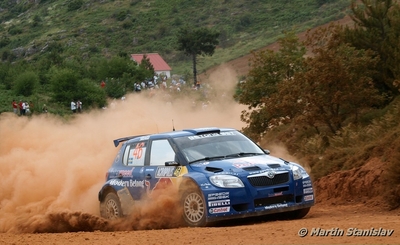 Patrik Sandell - Emil Axelsson
56º Acropolis Rally of Greece 2009. Skoda Fabia S2000. Clasificado 24º.

Del 11 al 14 de Junio, Loutraki, Grecia.
Superficie: tierra.

El Rally tenia un total de 1178.17 Km de los que 371.02 Km divididos en 17 tramos eran especiales (2 de ellas fueron canceladas SS3 Evangelistria de 21.03 Km y SS16 Loutraki 2 de 8.98 Km).

Se inscribieron 47 equipos, tomaron la salida 45, finalizaron 33.

© Martin Stanislav
@
Palabras clave: Skoda;Fabia;Acropolis;Grecia;2009