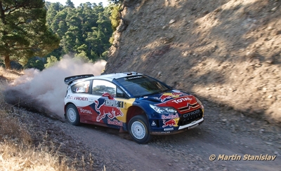 Sébastien Loeb - Daniel Elena
56º Acropolis Rally of Greece 2009. Citröen C4 WRC (459 EMX 78). Abandonó por accidente en SS7 Klenia Mycenae 1 de 17.25 Km.

Del 11 al 14 de Junio, Loutraki, Grecia.
Superficie: tierra.

El Rally tenia un total de 1178.17 Km de los que 371.02 Km divididos en 17 tramos eran especiales (2 de ellas fueron canceladas SS3 Evangelistria de 21.03 Km y SS16 Loutraki 2 de 8.98 Km).

Se inscribieron 47 equipos, tomaron la salida 45, finalizaron 33.

© Martin Stanislav
@
Palabras clave: Sebastien_Loeb;Citroen;WRC;Acropolis;Grecia;2009
