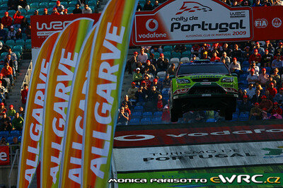 Jari-Matti Latvala - Miikka Anttila
43º Vodafone Rally de Portugal 2009. Ford Focus RS WRC '08 (PX08 AXD). Abandonó por accidente en SS4 Malhão 1 de 22.04 km.
BP Ford Abu Dhabi WRT

Del 2 al 5 de Abril, Faro.
Superficie: tierra.

El Rally tenia un total de 1164.99 km de los que 361.36 km divididos en 3 etapas y18 tramos eran cronometrados.

Tomaron la salida 70 equipos, finalizaron 41.

© Monica Parisotto
@@
Palabras clave: ;Ford;Focus;Portugal;2009