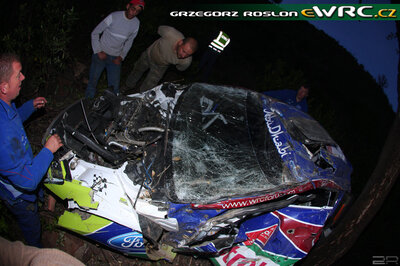 Jari-Matti Latvala - Miikka Anttila
43º Vodafone Rally de Portugal 2009. Ford Focus RS WRC '08 (PX08 AXD). Abandonó por accidente en SS4 Malhão 1 de 22.04 km.
BP Ford Abu Dhabi WRT

Del 2 al 5 de Abril, Faro.
Superficie: tierra.

El Rally tenia un total de 1164.99 km de los que 361.36 km divididos en 3 etapas y18 tramos eran cronometrados.

Tomaron la salida 70 equipos, finalizaron 41.

© Greg Roslon
@@
Palabras clave: ;Ford;Focus;Portugal;2009;Crash