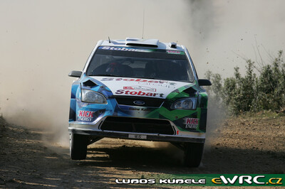 Matthew Wilson - Scott Martin
43º Vodafone Rally de Portugal 2009. Ford Focus RS WRC '08 (1ES). Abandonó por accidente en SS17 São Brás Alportel 2 de 16.23 km.
Stobart VK Ford Rally Team

Del 2 al 5 de Abril, Faro.
Superficie: tierra.

El Rally tenia un total de 1164.99 km de los que 361.36 km divididos en 3 etapas y18 tramos eran cronometrados.

Tomaron la salida 70 equipos, finalizaron 41.

© Luboš Kubele
@@
Palabras clave: Ford;Focus;WRC;Portugal;2009