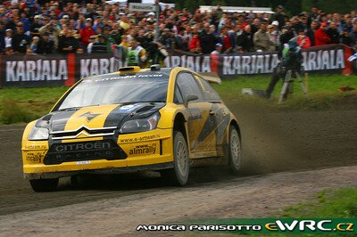 Evgeniy Novikov - Dale Moscatt
59º Neste Oil Rally Finland 2009. Citröen C4 WRC (723 EGZ 78). Abandonó por accidente en SS14 Leustu 2 de 21.35 Km.
Citroën Junior Team

Del 30 de Julio al 2 de Agosto, Jyväskylä, Finlandia.
Superficie: tierra.

El Rally tenía un total de 1449.61 km de los que 345 Km divididos en 23 tramos eran especiales.

Tomaron la salida 90 equipos, finalizaron 60.

© Monica Parisotto
@
Palabras clave: Citroen;WRC;Finlandia;2009