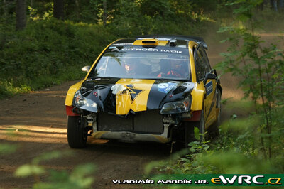 Evgeniy Novikov - Dale Moscatt
59º Neste Oil Rally Finland 2009. Citröen C4 WRC (723 EGZ 78). Abandonó por accidente en SS14 Leustu 2 de 21.35 Km.
Citroën Junior Team

Del 30 de Julio al 2 de Agosto, Jyväskylä, Finlandia.
Superficie: tierra.

El Rally tenía un total de 1449.61 km de los que 345 Km divididos en 23 tramos eran especiales.

Tomaron la salida 90 equipos, finalizaron 60.

© Vladimír Mandík jr.
@
Palabras clave: Citroen;WRC;Finlandia;2009