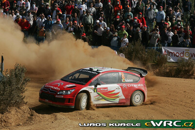 Conrad Rautenbach - Daniel Barritt
43º Vodafone Rally de Portugal 2009. Citröen C4 WRC (886 EHK 78). Abandonó por salida de pista y posterior incendio en SS17 São Brás Alportel 2 de 16.23 km.
Citroën Junior Team

Del 2 al 5 de Abril, Faro.
Superficie: tierra.

El Rally tenia un total de 1164.99 km de los que 361.36 km divididos en 3 etapas y18 tramos eran cronometrados.

Tomaron la salida 70 equipos, finalizaron 41.

© Luboš Kubele
@@
Palabras clave: Citroen;WRC;Portugal;2009