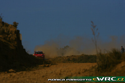 Conrad Rautenbach - Daniel Barritt
43º Vodafone Rally de Portugal 2009. Citröen C4 WRC (886 EHK 78). Abandonó por salida de pista y posterior incendio en SS17 São Brás Alportel 2 de 16.23 km.
Citroën Junior Team

Del 2 al 5 de Abril, Faro.
Superficie: tierra.

El Rally tenia un total de 1164.99 km de los que 361.36 km divididos en 3 etapas y18 tramos eran cronometrados.

Tomaron la salida 70 equipos, finalizaron 41.

© Monica Parisotto
@@
Palabras clave: Citroen;WRC;Portugal;2009