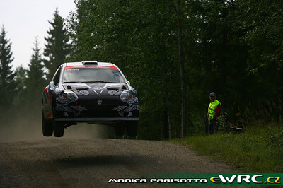 Kimi Räikkönen - Kaj Lindström
59º Neste Oil Rally Finland 2009. Fiat Abarth Grande Punto S2000. Abandonó por accidente en SS19 Väärinmaja de 29.29 km.

Del 30 de Julio al 2 de Agosto, Jyväskylä, Finlandia.
Superficie: tierra.

El Rally tenía un total de 1449.61 km de los que 345 Km divididos en 23 tramos eran especiales.

Tomaron la salida 90 equipos, finalizaron 60.

© Monica Parisotto
@@
Palabras clave: ;Fiat;Abarth;Punto;Finlandia;2009;