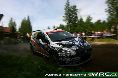 Kimi Räikkönen - Kaj Lindström
59º Neste Oil Rally Finland 2009. Fiat Abarth Grande Punto S2000. Abandonó por accidente en SS19 Väärinmaja de 29.29 km.

Del 30 de Julio al 2 de Agosto, Jyväskylä, Finlandia.
Superficie: tierra.

El Rally tenía un total de 1449.61 km de los que 345 Km divididos en 23 tramos eran especiales.

Tomaron la salida 90 equipos, finalizaron 60.

© Monica Parisotto
@@
Palabras clave: ;Fiat;Abarth;Punto;Finlandia;2009