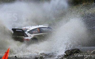 Sébastien Loeb - Daniel Elena
66º Wales Rally GB 2010. Citröen C4 WRC (AL-791-AR). Clasificado 1º.

Del 10 al 14 de Noviembre, Cardiff.
Superficie: tierra.

El Rally teni­a un total de 1598.74 km de los que 344.66 km divididos en 3 etapas y 20 tramos eran cronometrados.

Se inscribieron 63 equipos, tomaron la salida 61, finalizaron 45.

© Petr Eliáš
@@
Palabras clave: Sebastien_Loeb;Citroen;WRC;Gran_Bretaña;2010