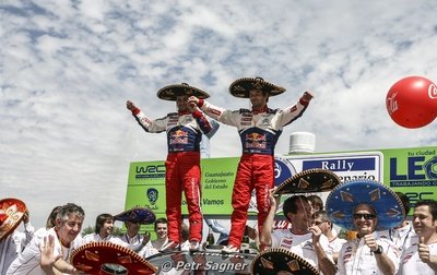 Sébastien Loeb - Daniel Elena
7º Rally Mexico 2010. Citroën C4 WRC (AJ-083-ZN). Clasificado 1º.

Del 3 al 7 de Marzo, León.
Superficie: tierra.

El Rally tenia un total de 877.53 km de los que 354.60 km divididos en 3 etapas y 22 tramos eran cronometrados (1 de ellos fue cancelado SS20 Sauz Seco de 7.05 km)

Tomaron la salida 30 equipos, finalizaron 25.

© Petr Sagner
@
Palabras clave: Sebastien_Loeb;Citroen;WRC;Mexico;2010