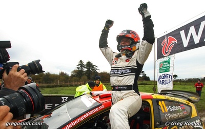 Petter Solberg - Chris Patterson
66º Wales Rally GB 2010. Citröen C4 WRC (AP-607-AM). Clasificado 2º.

Del 10 al 14 de Noviembre, Cardiff.
Superficie: tierra.

El Rally teni­a un total de 1598.74 km de los que 344.66 km divididos en 3 etapas y 20 tramos eran cronometrados.

Se inscribieron 63 equipos, tomaron la salida 61, finalizaron 45.

© Greg Roslon
@
@
Palabras clave: Petter_Solberg;Citroen;WRC;Gran_Bretaña;2010