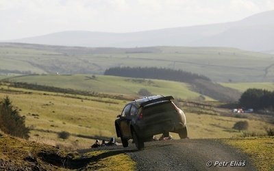 Petter Solberg - Chris Patterson
66º Wales Rally GB 2010. Citröen C4 WRC (AP-607-AM). Clasificado 2º.

Del 10 al 14 de Noviembre, Cardiff.
Superficie: tierra.

El Rally teni­a un total de 1598.74 km de los que 344.66 km divididos en 3 etapas y 20 tramos eran cronometrados.

Se inscribieron 63 equipos, tomaron la salida 61, finalizaron 45.

© Petr Eliáš
@@
Palabras clave: Petter_Solberg;Citroen;WRC;Gran_Bretaña;2010