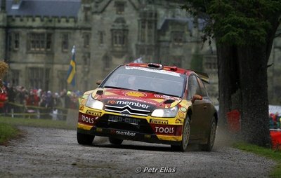 Petter Solberg - Chris Patterson
66º Wales Rally GB 2010. Citröen C4 WRC (AP-607-AM). Clasificado 2º.

Del 10 al 14 de Noviembre, Cardiff.
Superficie: tierra.

El Rally teni­a un total de 1598.74 km de los que 344.66 km divididos en 3 etapas y 20 tramos eran cronometrados.

Se inscribieron 63 equipos, tomaron la salida 61, finalizaron 45.

© Petr Eliáš
@@
Palabras clave: Petter_Solberg;Citroen;WRC;Gran_Bretaña;2010