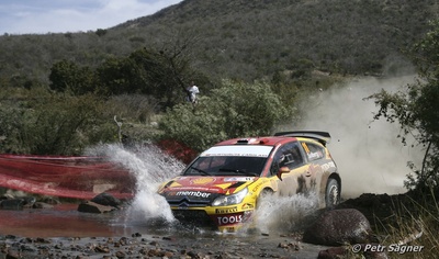 Petter Solberg - Phil Mills
7º Rally Mexico 2010. Citroën C4 WRC (AL-289-AN). Clasificado 2º.

Del 3 al 7 de Marzo, León.
Superficie: tierra.

El Rally tenia un total de 877.53 km de los que 354.60 km divididos en 3 etapas y 22 tramos eran cronometrados (1 de ellos fue cancelado SS20 Sauz Seco de 7.05 km)

Tomaron la salida 30 equipos, finalizaron 25.

© Petr Sagner
@
Palabras clave: Petter_Solberg;Citroen;WRC;Mexico;2010