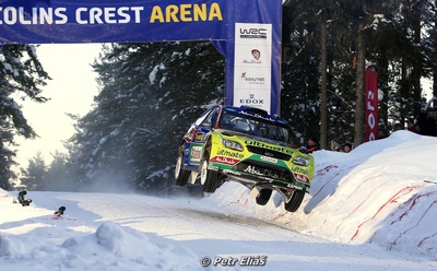 Jari-Matti Latvala - Miikka Anttila
58º Rally Sweden 2010. Ford Focus RS WRC '09 (PX08 AXD). Clasificado 3º.

Del 10 al 14 de Febrero, Karlstad, Suecia.
Superficie: nieve - hielo.

El Rally tenia un total de 1879.23 km de los que 345.15 km divididos en 3 etapas y 21 tramos eran cronometrados.

Tomaron la salida 55 equipos, finalizaron 43.

© Petr Eliáš
@
Palabras clave: ;Ford;Focus;WRC;Suecia;Nieve;