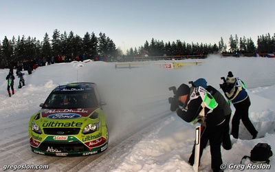 Jari-Matti Latvala - Miikka Anttila
58º Rally Sweden 2010. Ford Focus RS WRC '09 (PX08 AXD). Clasificado 3º.

Del 10 al 14 de Febrero, Karlstad, Suecia.
Superficie: nieve - hielo.

El Rally tenia un total de 1879.23 km de los que 345.15 km divididos en 3 etapas y 21 tramos eran cronometrados.

Tomaron la salida 55 equipos, finalizaron 43.

© Greg Roslon
@
@
Palabras clave: ;Ford;Focus;WRC;Suecia;Nieve