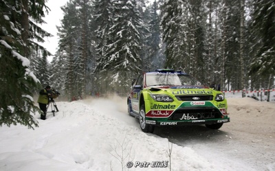 Jari-Matti Latvala - Miikka Anttila
58º Rally Sweden 2010. Ford Focus RS WRC '09 (PX08 AXD). Clasificado 3º.

Del 10 al 14 de Febrero, Karlstad, Suecia.
Superficie: nieve - hielo.

El Rally tenia un total de 1879.23 km de los que 345.15 km divididos en 3 etapas y 21 tramos eran cronometrados.

Tomaron la salida 55 equipos, finalizaron 43.

© Petr Eliáš
@
Palabras clave: ;Ford;Focus;WRC;Suecia;Nieve