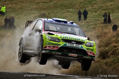 Jari-Matti Latvala - Miikka Anttila
66º Wales Rally GB 2010. Ford Focus RS WRC '09 (PX08 AXD). Clasificado 3º.

Del 10 al 14 de Noviembre, Cardiff.
Superficie: tierra.

El Rally teni­a un total de 1598.74 km de los que 344.66 km divididos en 3 etapas y 20 tramos eran cronometrados.

Se inscribieron 63 equipos, tomaron la salida 61, finalizaron 45.

© Greg Roslon
@
@
Palabras clave: ;Ford;Focus;WRC;Gran_Bretaña;2010;