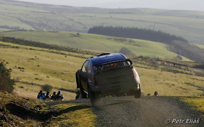 Mikko Hirvonen - Jarmo Lehtinen
66º Wales Rally GB 2010. Ford Focus RS WRC '09 (SA09 VHR). Clasificado 4º.

Del 10 al 14 de Noviembre, Cardiff.
Superficie: tierra.

El Rally teni­a un total de 1598.74 km de los que 344.66 km divididos en 3 etapas y 20 tramos eran cronometrados.

Se inscribieron 63 equipos, tomaron la salida 61, finalizaron 45.

© Petr Eliáš
@
Palabras clave: ;Ford;Focus;WRC;Gran_Bretaña;2010