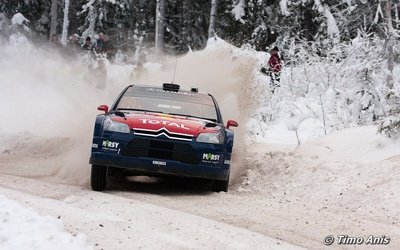 Sébastien Ogier - Julien Ingrassia
58º Rally Sweden 2010. Citroën C4 WRC (AJ-557-NM). Clasificado 5º.

Del 10 al 14 de Febrero, Karlstad, Suecia.
Superficie: nieve - hielo.

El Rally tenia un total de 1879.23 km de los que 345.15 km divididos en 3 etapas y 21 tramos eran cronometrados.

Tomaron la salida 55 equipos, finalizaron 43.

© Timo Anis
@
Palabras clave: Sebastien_Ogier;Citroen;WRC;Suecia;2010;Nieve