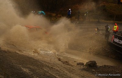 Henning Solberg - Stéphane Prévot
66º Wales Rally GB 2010. Ford Focus RS WRC '08 (EU07 SSZ). Clasificado 6º.

Del 10 al 14 de Noviembre, Cardiff.
Superficie: tierra.

El Rally teni­a un total de 1598.74 km de los que 344.66 km divididos en 3 etapas y 20 tramos eran cronometrados.

Se inscribieron 63 equipos, tomaron la salida 61, finalizaron 45.

© Monica Parisotto
@@
Palabras clave: Henning_Solberg;Ford;Focus;WRC;Gran_Bretaña;2010