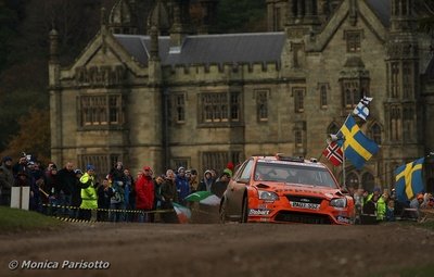 Henning Solberg - Stéphane Prévot
66º Wales Rally GB 2010. Ford Focus RS WRC '08 (EU07 SSZ). Clasificado 6º.

Del 10 al 14 de Noviembre, Cardiff.
Superficie: tierra.

El Rally teni­a un total de 1598.74 km de los que 344.66 km divididos en 3 etapas y 20 tramos eran cronometrados.

Se inscribieron 63 equipos, tomaron la salida 61, finalizaron 45.

© Monica Parisotto
@
Palabras clave: Henning_Solberg;Ford;Focus;WRC;Gran_Bretaña;2010