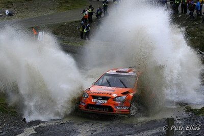 Henning Solberg - Stéphane Prévot
66º Wales Rally GB 2010. Ford Focus RS WRC '08 (EU07 SSZ). Clasificado 6º.

Del 10 al 14 de Noviembre, Cardiff.
Superficie: tierra.

El Rally teni­a un total de 1598.74 km de los que 344.66 km divididos en 3 etapas y 20 tramos eran cronometrados.

Se inscribieron 63 equipos, tomaron la salida 61, finalizaron 45.

© Petr Eliáš
@@
Palabras clave: Henning_Solberg;Ford;Focus;WRC;Gran_Bretaña;2010