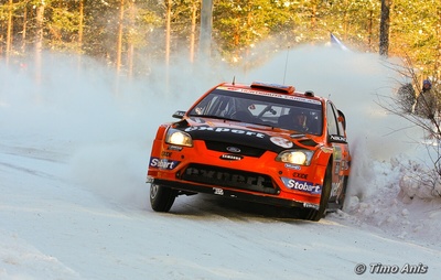 Henning Solberg - Ilka Minor
58º Rally Sweden 2010. Ford Focus RS WRC '08 (EU07 SSZ). Clasificado 6º.

Del 10 al 14 de Febrero, Karlstad, Suecia.
Superficie: nieve - hielo.

El Rally tenia un total de 1879.23 km de los que 345.15 km divididos en 3 etapas y 21 tramos eran cronometrados.

Tomaron la salida 55 equipos, finalizaron 43.

© Timo Anis
@
Palabras clave: ;Ford;Focus;WRC;Suecia;2010;Nieve