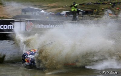 Kimi Räikkönen - Kaj Lindström
66º Wales Rally GB 2010. Citröen C4 WRC (AL-730-AR). Clasificado 8º.

Del 10 al 14 de Noviembre, Cardiff.
Superficie: tierra.

El Rally teni­a un total de 1598.74 km de los que 344.66 km divididos en 3 etapas y 20 tramos eran cronometrados.

Se inscribieron 63 equipos, tomaron la salida 61, finalizaron 45.

© Petr Eliáš
@@
Palabras clave: Kimi_Raikkonen;Citroen;WRC;Gran_Bretaña;2010