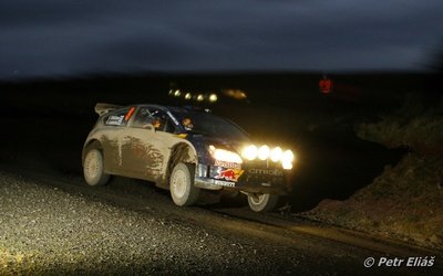 Kimi Räikkönen - Kaj Lindström
66º Wales Rally GB 2010. Citröen C4 WRC (AL-730-AR). Clasificado 8º.

Del 10 al 14 de Noviembre, Cardiff.
Superficie: tierra.

El Rally teni­a un total de 1598.74 km de los que 344.66 km divididos en 3 etapas y 20 tramos eran cronometrados.

Se inscribieron 63 equipos, tomaron la salida 61, finalizaron 45.

© Petr Eliáš
@@
Palabras clave: Kimi_Raikkonen;Citroen;WRC;Gran_Bretaña;2010