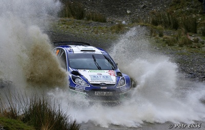 Xevi Pons - Alex Haro
66º Wales Rally GB 2010. Ford Fiesta S2000 (PX59 AVU). Clasificado 13º.

Del 10 al 14 de Noviembre, Cardiff.
Superficie: tierra.

El Rally teni­a un total de 1598.74 km de los que 344.66 km divididos en 3 etapas y 20 tramos eran cronometrados.

Se inscribieron 63 equipos, tomaron la salida 61, finalizaron 45.

© Petr Eliáš
@
Palabras clave: Xevi_Pons;Ford;Fiesta;S2000;Gran_Bretaña;2010