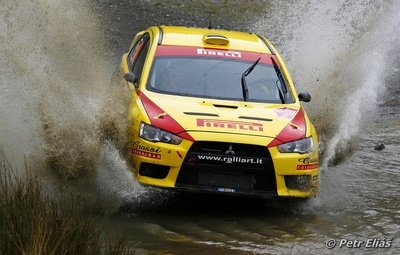 Ott Tänak - Kuldar Sikk
66º Wales Rally GB 2010. Mitsubishi Lancer Evo X (DZ 214 ZS). Clasificado 17º.

Del 10 al 14 de Noviembre, Cardiff.
Superficie: tierra.

El Rally teni­a un total de 1598.74 km de los que 344.66 km divididos en 3 etapas y 20 tramos eran cronometrados.

Se inscribieron 63 equipos, tomaron la salida 61, finalizaron 45.

© Petr Eliáš
@@
Palabras clave: Ott_Tanak;Mitsubishi;Lancer;Gran_Bretaña;2010