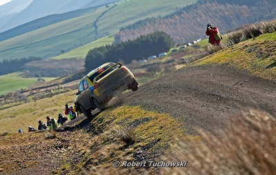Ott Tänak - Kuldar Sikk
66º Wales Rally GB 2010. Mitsubishi Lancer Evo X (DZ 214 ZS). Clasificado 17º.

Del 10 al 14 de Noviembre, Cardiff.
Superficie: tierra.

El Rally teni­a un total de 1598.74 km de los que 344.66 km divididos en 3 etapas y 20 tramos eran cronometrados.

Se inscribieron 63 equipos, tomaron la salida 61, finalizaron 45.

© Robert Tuchowski
@
Palabras clave: ;Mitsubishi;Lancer;Gran_Bretaña;2010