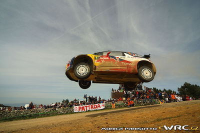 Sébastien Loeb - Daniel Elena
8º Rally d'Italia Sardegna 2011. Citroën DS3 WRC (BF-735-XB). Clasificado 1º.
Citroën Total WRT

Del 5 al 8 de Mayo, Olbia, Cerdeña, Italia.
Superficie: tierra.

El Rally constaba de 3 etapas con un total de 1183.52 km de los que 339.70 km divididos en 18 tramos eran cronometrados.

Tomaron la salida 63 equipos, finalizaron 32.

© Monica Parisotto

Palabras clave: Citroen;WRC;Cerdeña;Italia;2011