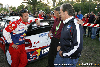 8º Rally d'Italia Sardegna 2011
Sébastien Loeb hablando con Carlos Sainz.
Copiloto de Loeb: Daniel Elena

Citroën DS3 WRC (BF-735-XB). Clasificado 1º.
Citroën Total WRT

Del 5 al 8 de Mayo, Olbia, Cerdeña, Italia.
Superficie: tierra.

El Rally constaba de 3 etapas con un total de 1183.52 km de los que 339.70 km divididos en 18 tramos eran cronometrados.

Tomaron la salida 63 equipos, finalizaron 32.

© Petr Eliáš

Palabras clave: Citroen;WRC;Cerdeña;Italia;2011;Personajes