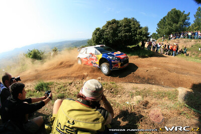 Sébastien Loeb - Daniel Elena
8º Rally d'Italia Sardegna 2011. Citroën DS3 WRC (BF-735-XB). Clasificado 1º.
Citroën Total WRT

Del 5 al 8 de Mayo, Olbia, Cerdeña, Italia.
Superficie: tierra.

El Rally constaba de 3 etapas con un total de 1183.52 km de los que 339.70 km divididos en 18 tramos eran cronometrados.

Tomaron la salida 63 equipos, finalizaron 32.

© Tereza Maršálková

Palabras clave: Citroen;WRC;Cerdeña;Italia;2011