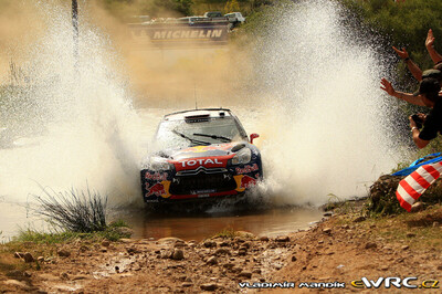 Sébastien Loeb - Daniel Elena
8º Rally d'Italia Sardegna 2011. Citroën DS3 WRC (BF-735-XB). Clasificado 1º.
Citroën Total WRT

Del 5 al 8 de Mayo, Olbia, Cerdeña, Italia.
Superficie: tierra.

El Rally constaba de 3 etapas con un total de 1183.52 km de los que 339.70 km divididos en 18 tramos eran cronometrados.

Tomaron la salida 63 equipos, finalizaron 32.

© Vladimír Mandík jr.

Palabras clave: Citroen;WRC;Cerdeña;Italia;2011