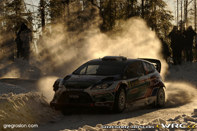 Mikko Hirvonen - Jarmo Lehtinen
59º Rally Sweden 2011. Ford Fiesta RS WRC (PX60 AVJ). Clasificado 1º.
Ford Abu Dhabi WRT

Del 10 al 13 de Febrero, Karlstad.
Superficie: nieve - hielo.

El Rally constaba de 3 etapas con un total de 2059.89 km de los que 351.24 km divididos en 22 tramos eran cronometrados.

Tomaron la salida 45 equipos, finalizaron 34.

© Greg Roslon

Palabras clave: Ford;Fiesta;WRC;Suecia;2011